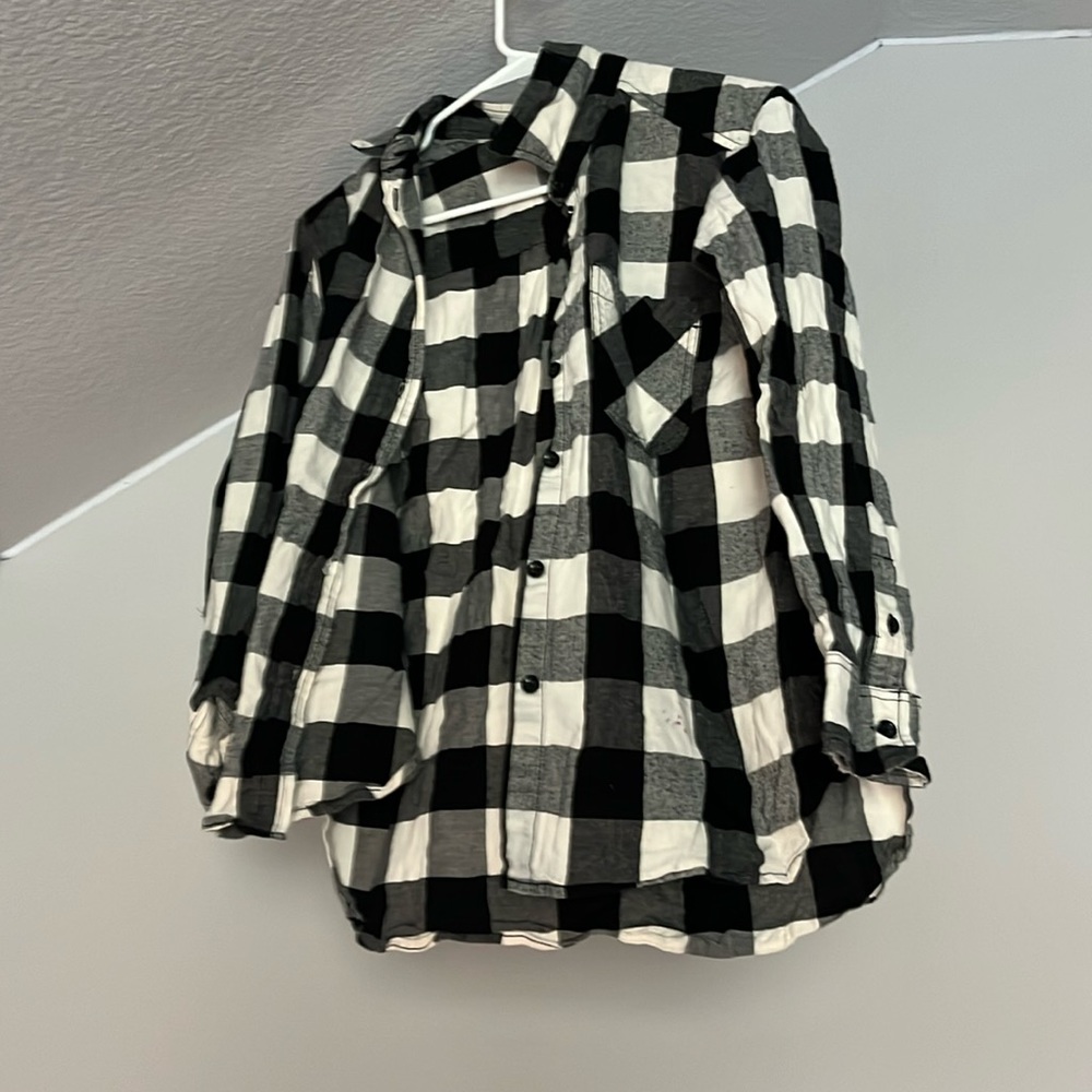Women’s Black and white flannel button up